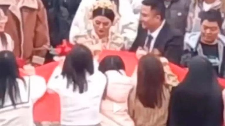 Le fue infiel a sus ex y ellas marcharon en su boda para “mostrar su verdadero rostro”