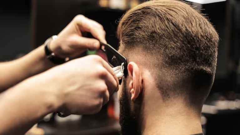 Le mandó un mensaje por error a su peluquero y la repuesta se viralizó.