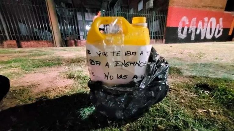 Le prendió fuego el auto por una supuesta infidelidad: la carta que dejó junto al bidón