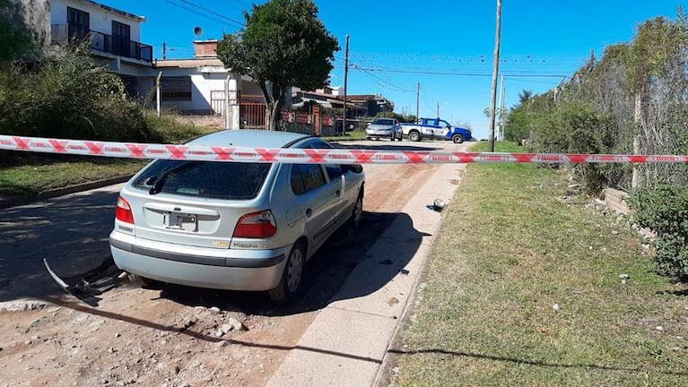 Le robaron a su hermana, los atropelló y le gatillaron en la cabeza