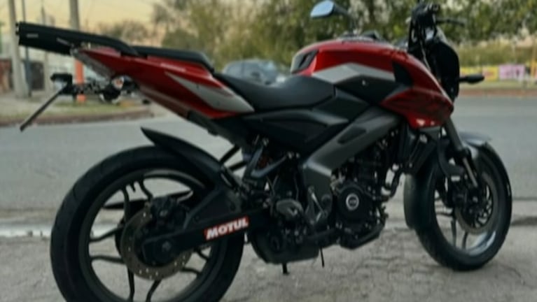 Le robaron en 10 segundos la moto que sigue pagando y ahora trabaja a pie: el indignante video
