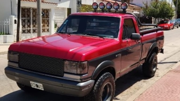 Le robaron la camioneta que usa trabajar en barrio Alto Alberdi, pero la recuperó.