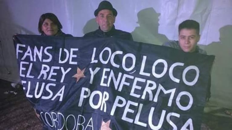 Le robaron las banderas al fans club de Pelusa