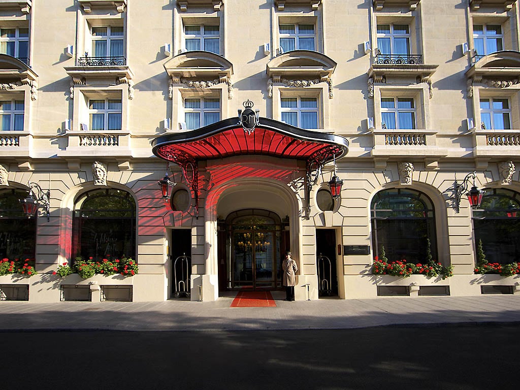 Le Royal Monceau, el lujoso hotel donde se hospeda Messi con su familia en París.