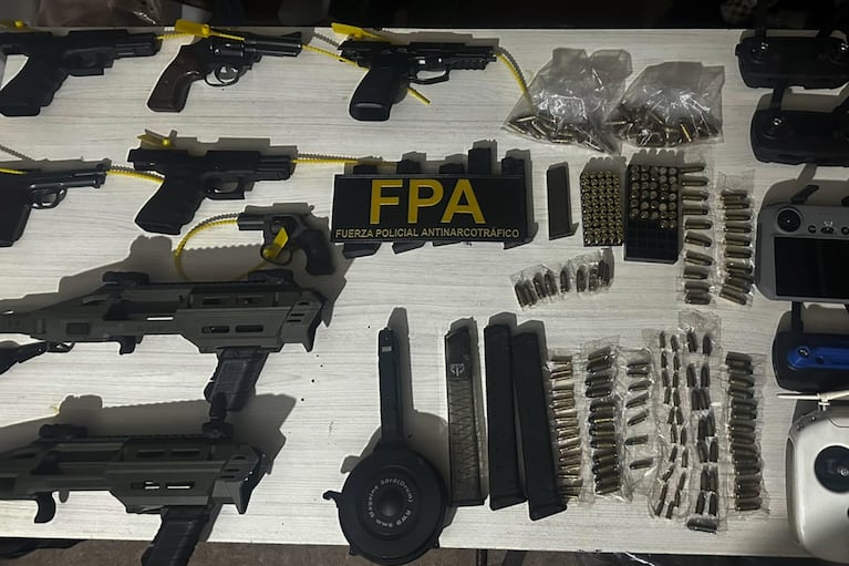 Le secuestraron armamento a la banda que metía droga a Bouwer.