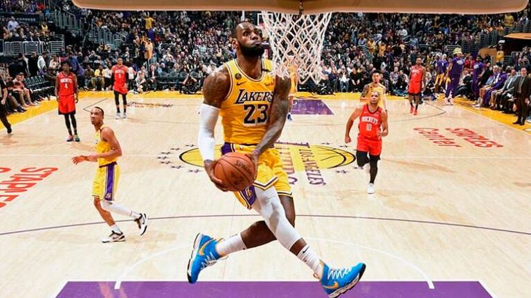 Lebron James y Los Angeles Lakers buscarán quedarse con el anillo de una temporada única.