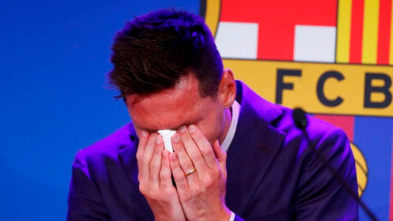 Leo Messi, llorando en su última conferencia en el Barca. 