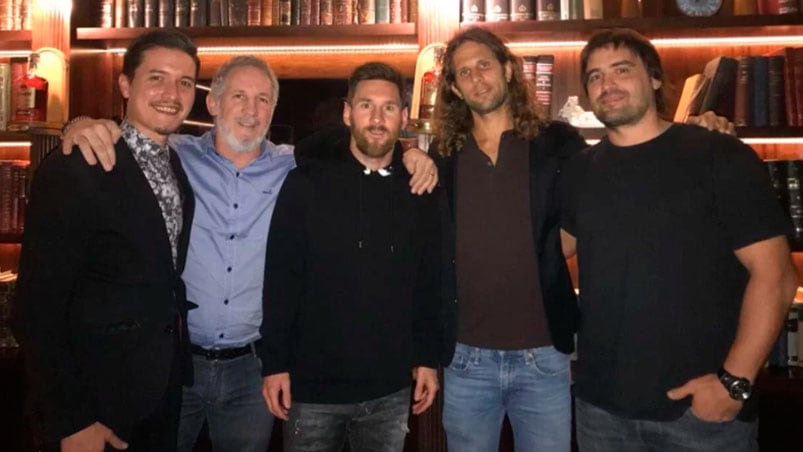 Leo y su papá visitaron al bartender Sebastián García. 