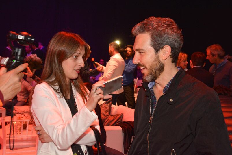 Leonela Dovo entrevistando a Federico Tolchinsky. Foto: Sergio Díaz.