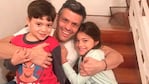 Leopoldo López en su casa con sus hijos.