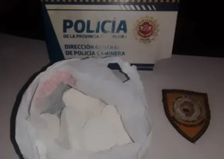 Les encontraron medio kilo de cocaína
