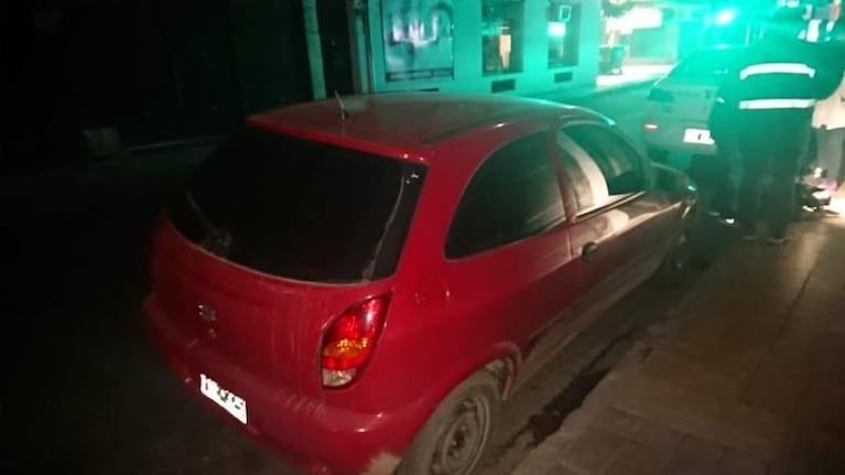  Les robaron el auto con sus dos hijos adentro en pleno centro