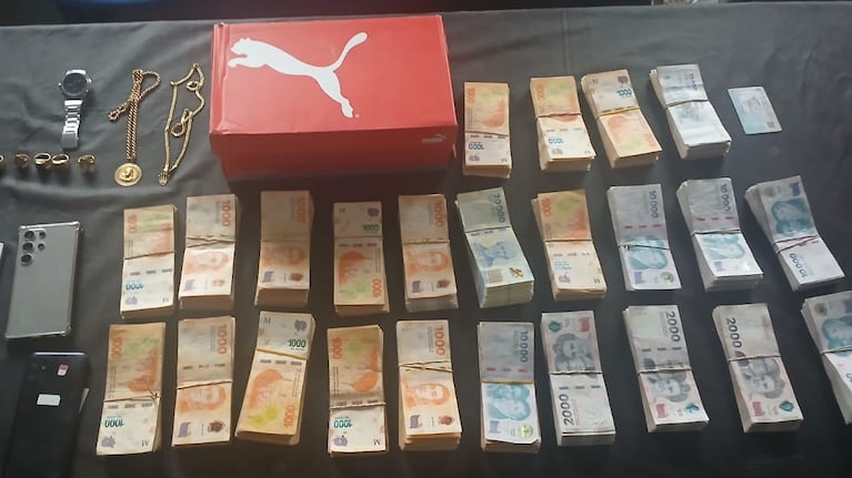 Les secuestraron millones en efectivo, celulares y joyas.