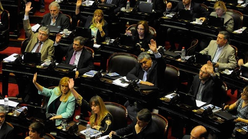 Levantando las manos. Los diputados K lograron el objetivo.