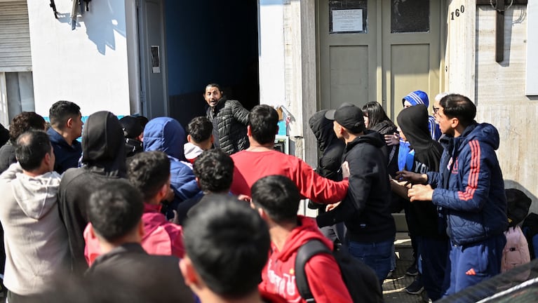 Liberaron a los barras de la U de Chile, que protagonizaron incidentes en Avellaneda. REUTERS/Pedro Lazaro Fernandez