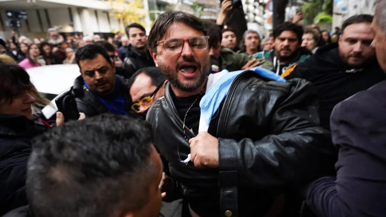Liberaron al dirigente kirchnerista Juan Grabois tras ser detenido por la toma del Instituto Perón