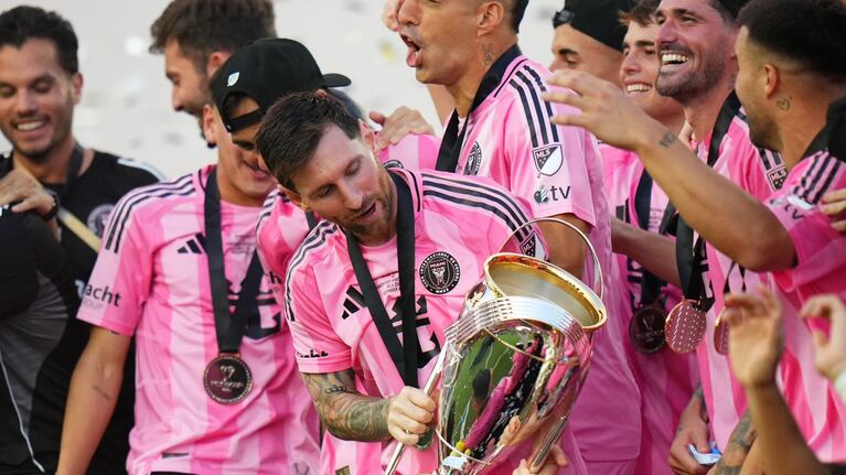 Lio, con un nuevo trofeo.