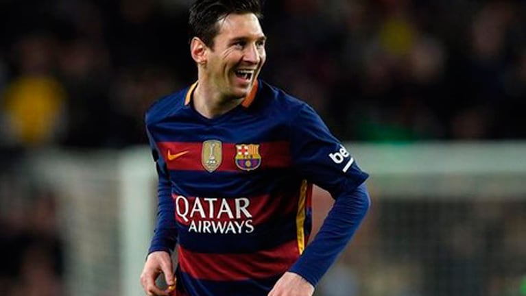 Lio Messi se llevó la pelota al convertir su hat-trick. 