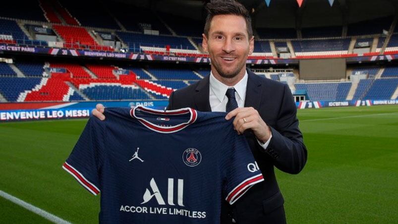 Lionel Messi con su camiseta del PSG.