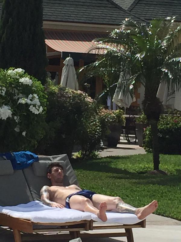 Lionel Messi descansando después de la frustración de la Copa América.