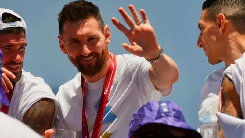 Lionel Messi en la caravana por las calles de Buenos Aires. 