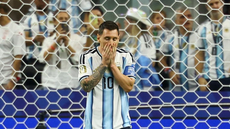 Lionel Messi falló un penal a los cuatro minutos (Foto: Reuters).
