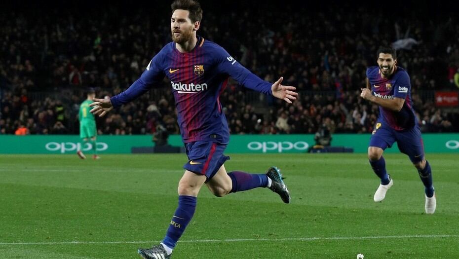 Lionel Messi festejando el golazo de tiro libre contra el Alavés. 