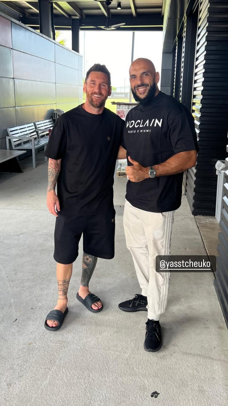 Lionel Messi junto a su guardaespaldas, con ropa de la marca Voclain Clothing (Foto: IG @leomessi).