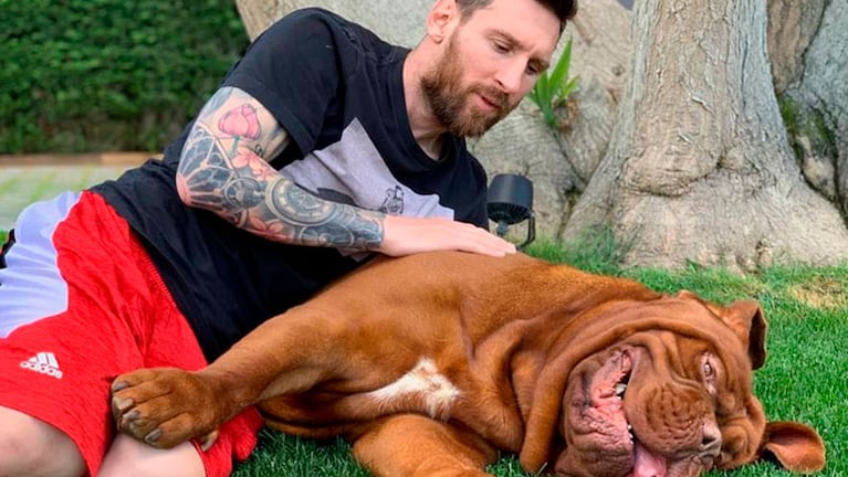 Lionel Messi junto a su perro Hulk.