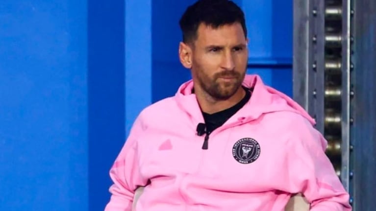Lionel Messi lució increíbles zapatillas edición limitada.
