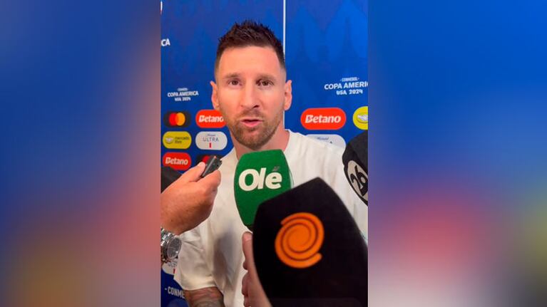 Lionel Messi y el micrófono de El Doce tras el debut de la Selección en la Copa América.