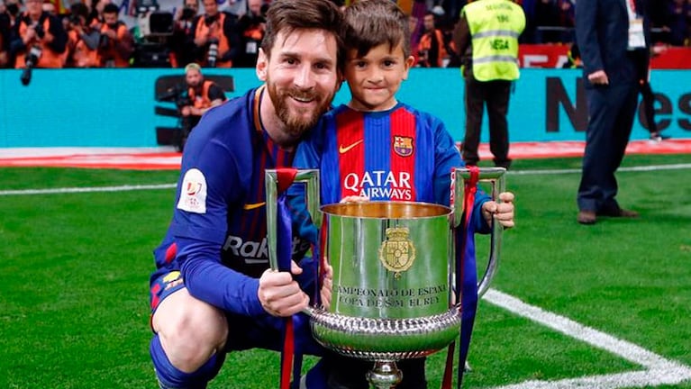Lionel Messi y su hijo Thiago con los colores blaugrana.