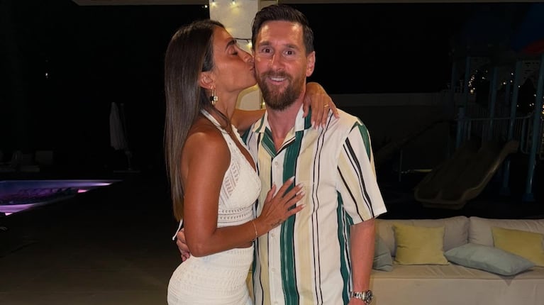 Lionel Messi y su mujer, muy enamorados en año nuevo.  (Antonela_Roccuzzo IG)