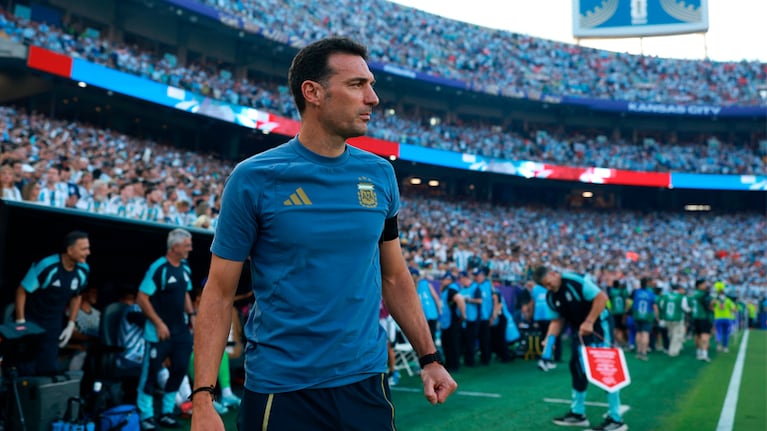 Lionel Scaloni en el triunfo ante Suiza para clasificar a semifinal. Foto: X / @Argentina.