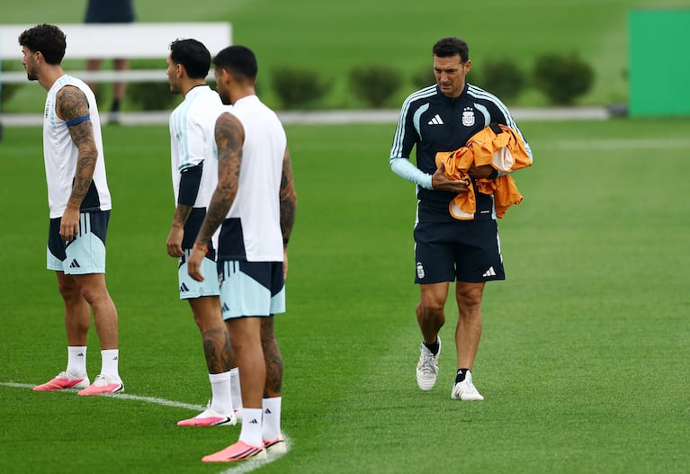 Lionel Scaloni en el último entrenamiento antes de la final. Imagen: Reuters.