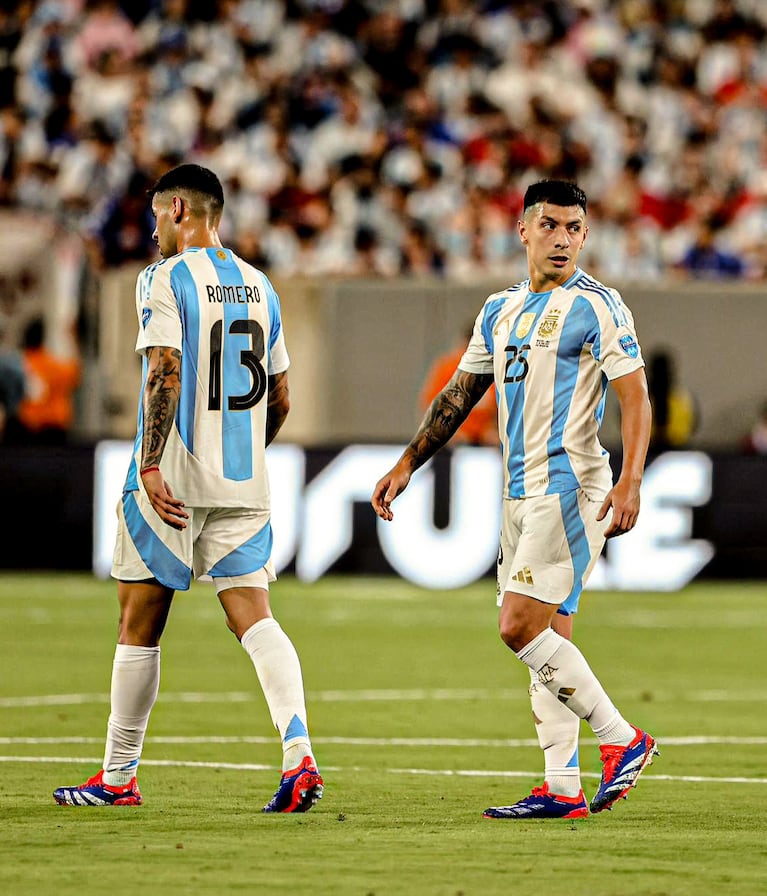 Lionel Scaloni se inclinó por la dupla Cuti Romero-Lisandro Martínez para la Selección en la Copa América. (Foto: lisandromartinezzz / Instagram).