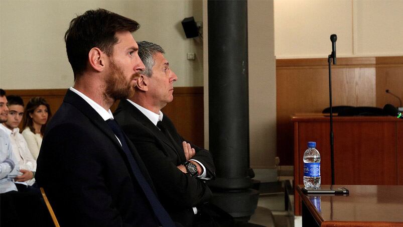 Lionel y Jorge Messi, el día que estuvieron frente al tribunal.