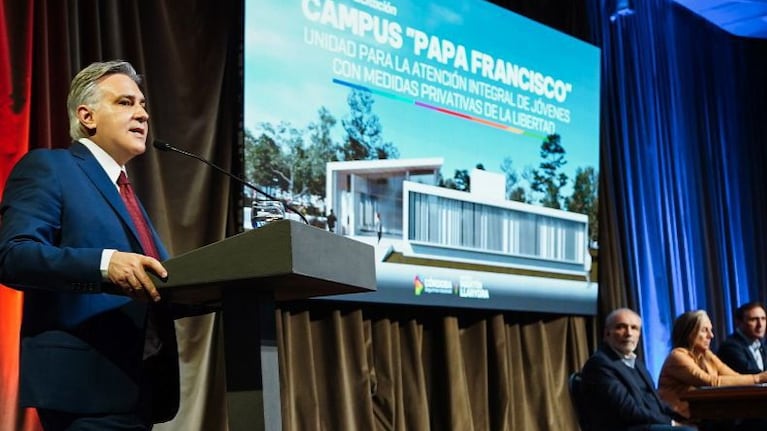 Llaryora anunció la construcción del Complejo Papa Francisco.