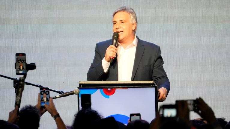 Llaryora aplica obligados recortes en su equipo de gobierno.