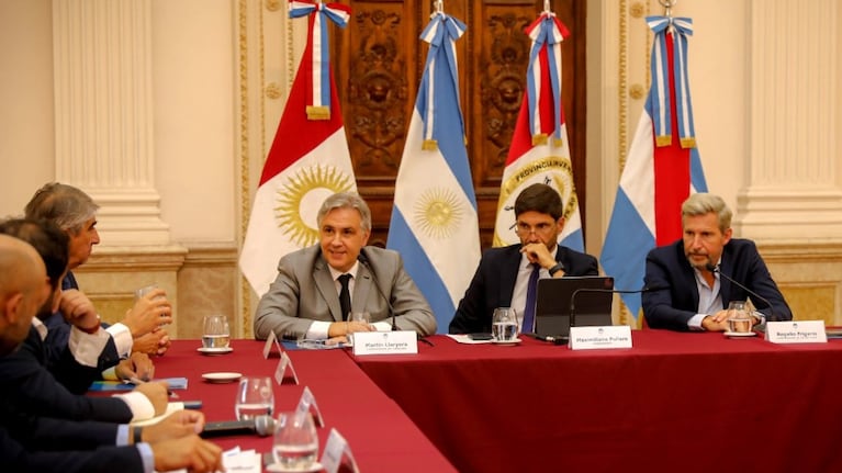 Llaryora, crítico junto a Pullaro y Frigerio.