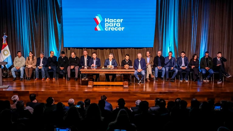 Llaryora e intendentes rechazaron el proyecto para modificar el régimen de Zonas Frías para subsidios al gas.