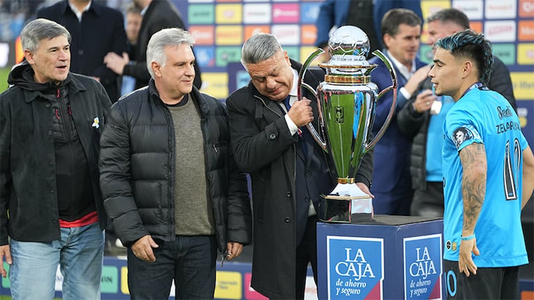 Llaryora en el festejo de Belgrano campeón.