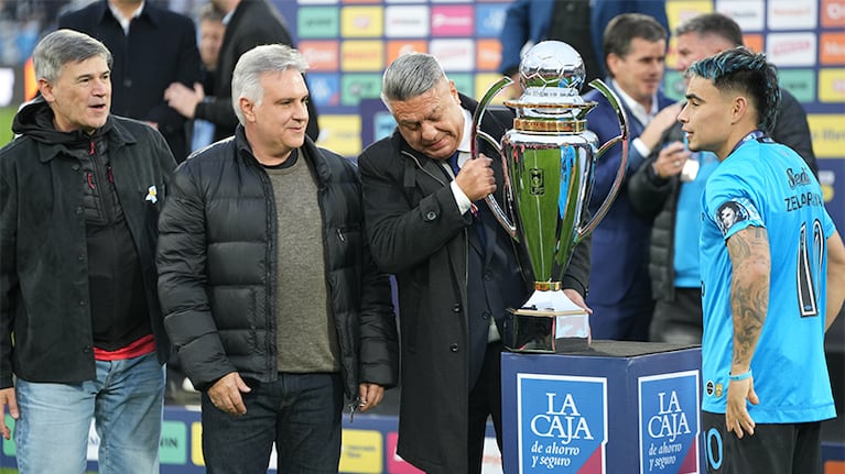 Llaryora en el festejo de Belgrano campeón.