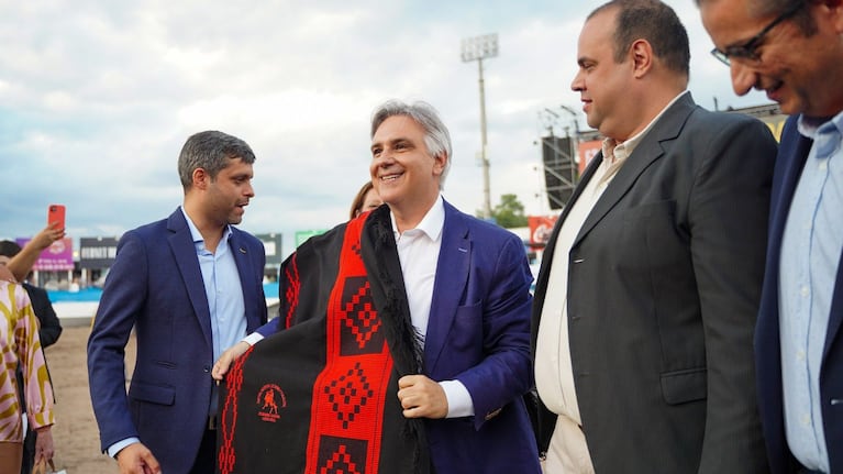 Llaryora en el Festival de Jesús María.