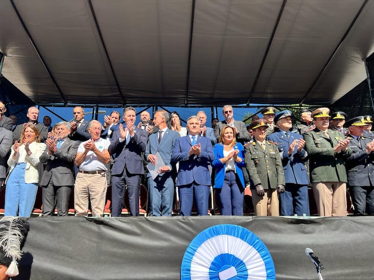 Llaryora encabezó el acto por Malvinas en la localidad cordobesa de Oliva.