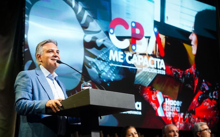 Llaryora encabezó la presentación de la edición 2026 del programa CBA me Capacita.