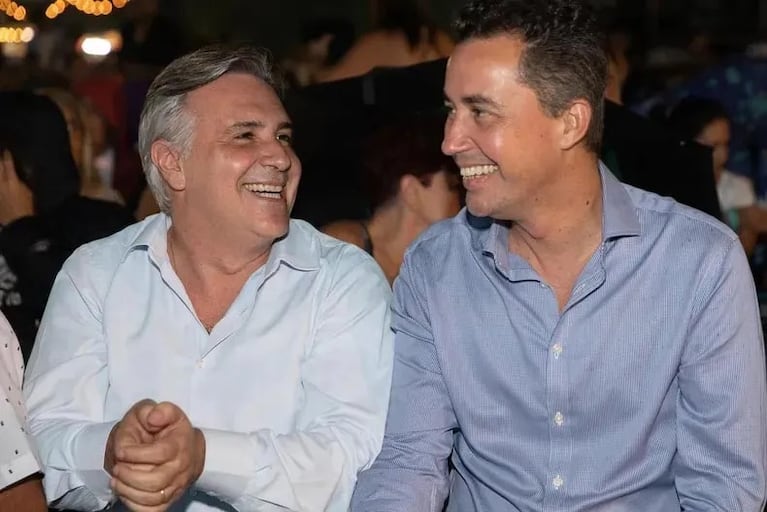 Llaryora, junto a Manuel Calvo.