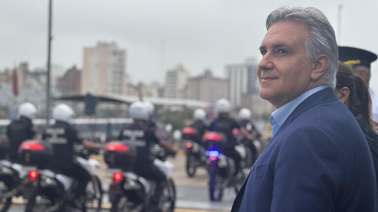 Llaryora presentó 600 motos para combatir motochoros y pidió agravar penas: “No puede ser un delito común”