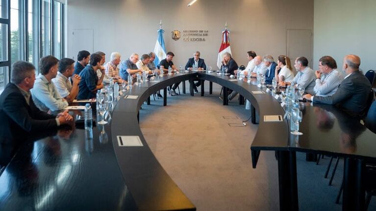 Llaryora recibió al sector ganadero y reiteró su rechazo a las retenciones