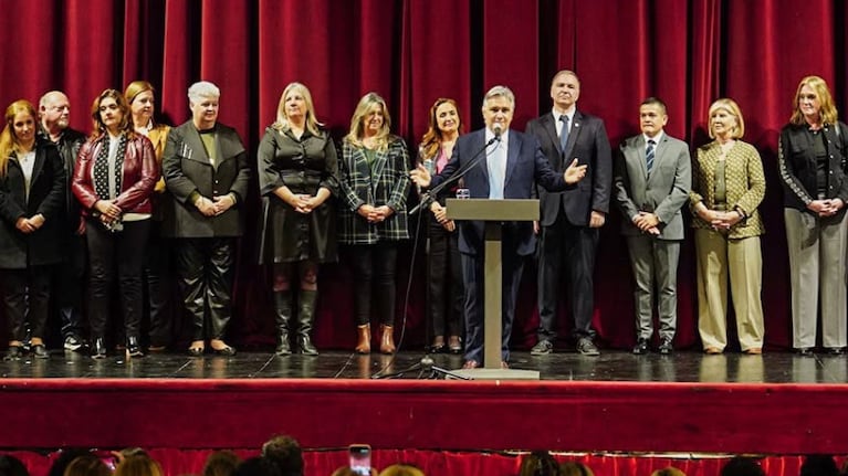 Llaryora reconoció a los docentes.